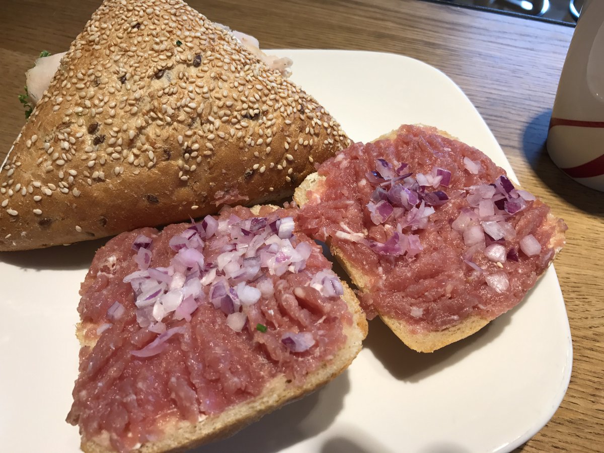 LeodEscapes's tweet photo. Leod Core: Eat like a local. Fresh baked bread with raw ground pork and onions for breakfast! https://t.co/Fxx3F5GMCJ