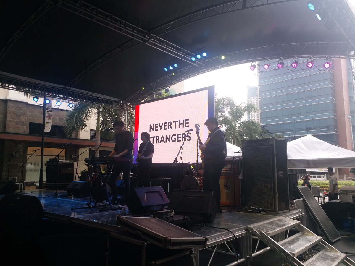 OPMSingers's tweet photo. Now Playing: Never The Strangers
#LMP2017
#Bahaghari2017
#HelpMarawi https://t.co/AP5fbX9Vdm