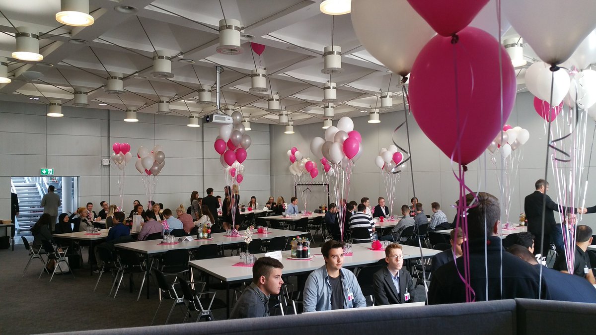 MarcusGastmann's tweet photo. Es füllt sich! #telekomwall #Azubi2017 #Letsgetdigital https://t.co/soP1cm92XM