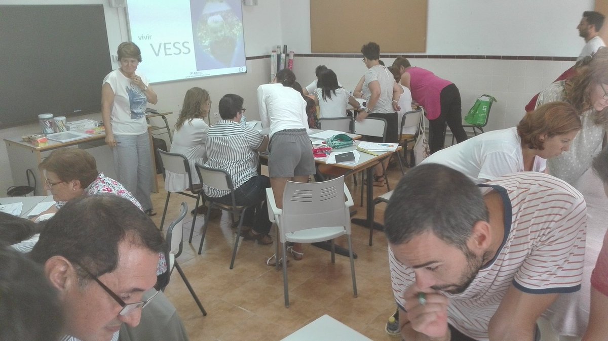 cole_sagrada's tweet photo. Ja estem en el cole i a tope! Comencem 3 jornades d' intensa i interessant formació. Feliç curs 17-18!😄😜 @Edu1stVESS @nandis_ma @RuizCliment https://t.co/dbIV1VkM41
