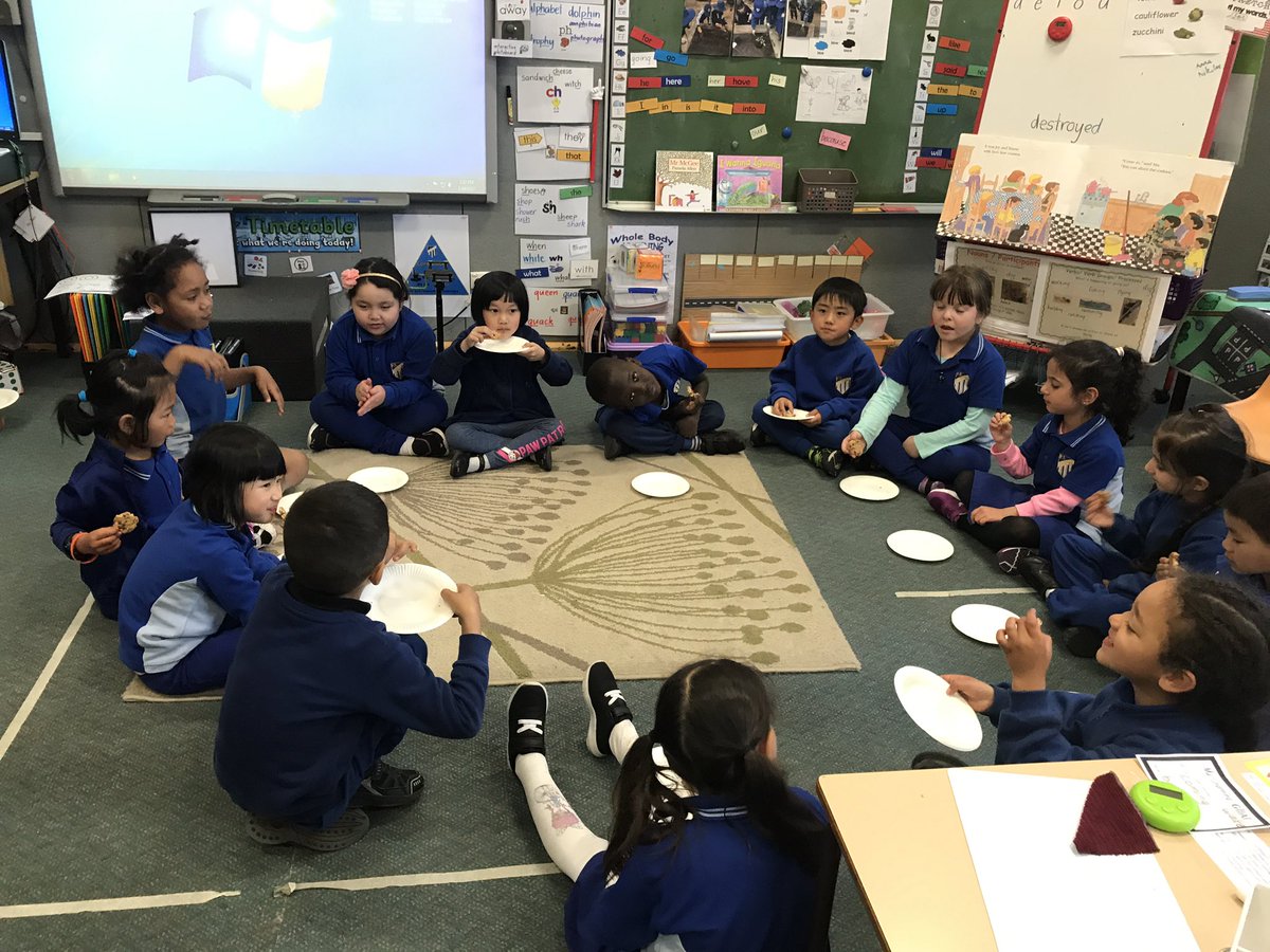 kinderFPS's tweet photo. Hands on division. Inspired by the book "The doorbell rang". The best part was when we ate the cookies @FPS1895 @kinderFPS KT https://t.co/IHdUFXTBlY