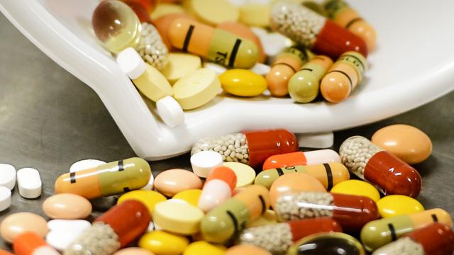 Ziekenhuizen en verzekeraars gaan gezamenlijk dure medicijnen inkopen. zorgaanbieders.nl/?nieuwsbericht…