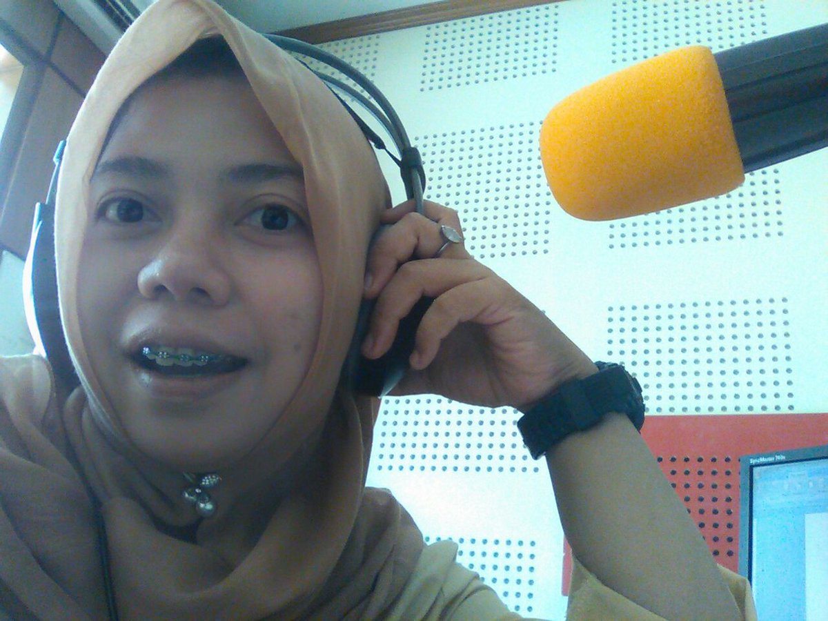 Waktunya #WartegMegapolitan yuuuk bareng <a href="/Annahehe1/">Mpok Anna</a> sampai jam 1 siang nanti.. Sms/wa 08388889390. Stay tuned!!
