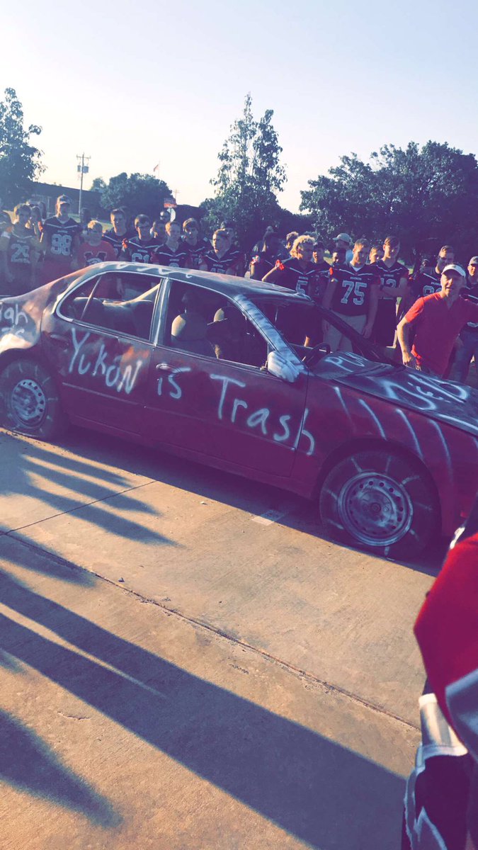 karathompson07's tweet photo. i love mustang vs yukon week so much 🏈❤️ https://t.co/w8l931noHA