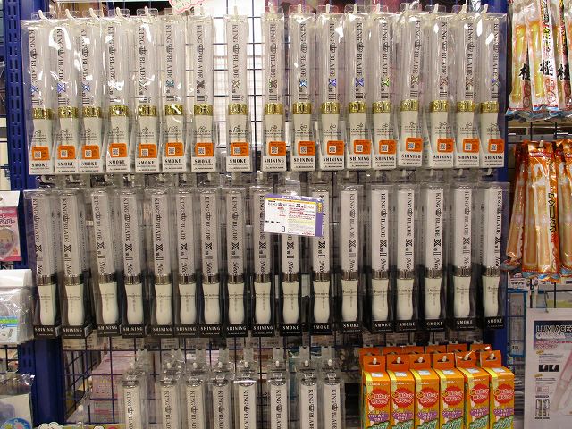 アニメイト渋谷 7 4 月 から11時開店 入荷情報 ライブやイベントで大活躍のサイリューム ペンライト が渋谷店に大量入荷シブ 電池式のキングブレードシリーズや迷わず好きな色に変えられるルミエースシリーズ さらにはペンライトをしまっておける