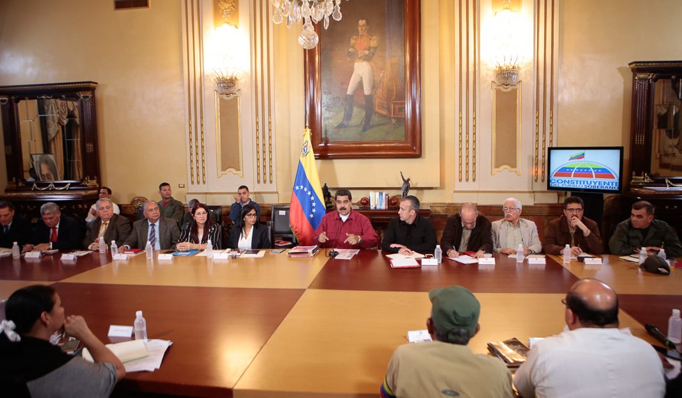 VTVcanal8's tweet photo. #EnFotos 📸|| Presidente @NicolasMaduro encabezó encuentro con la Comisión de Economía Diversificada de ANC en Miraflores https://t.co/X1u4UlnH3j