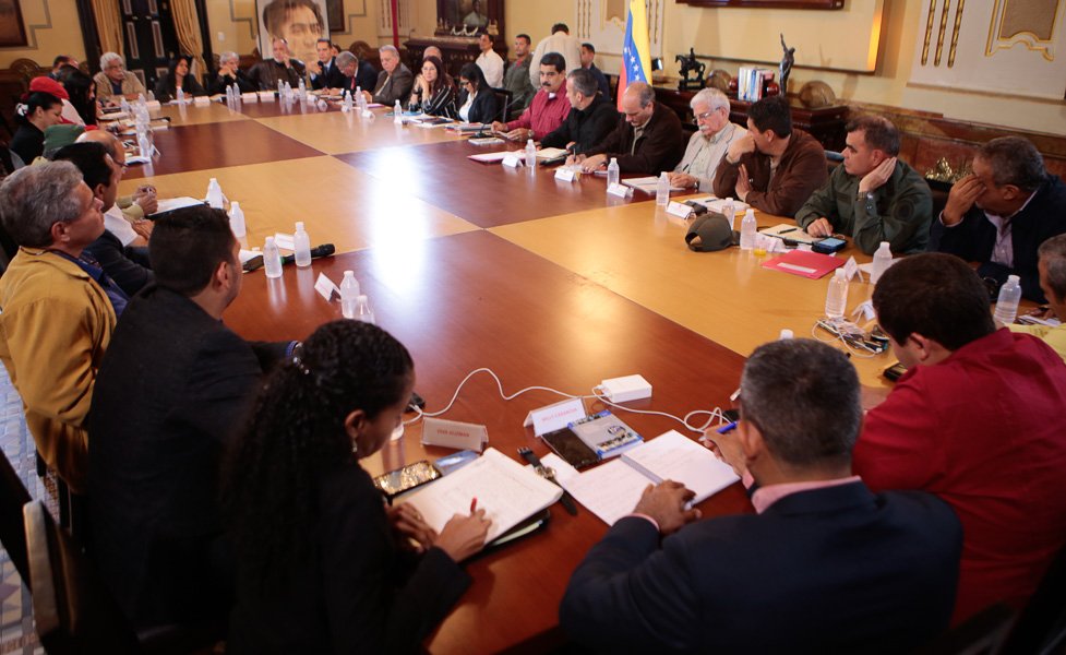 VTVcanal8's tweet photo. #EnFotos 📸|| Presidente @NicolasMaduro encabezó encuentro con la Comisión de Economía Diversificada de ANC en Miraflores https://t.co/X1u4UlnH3j