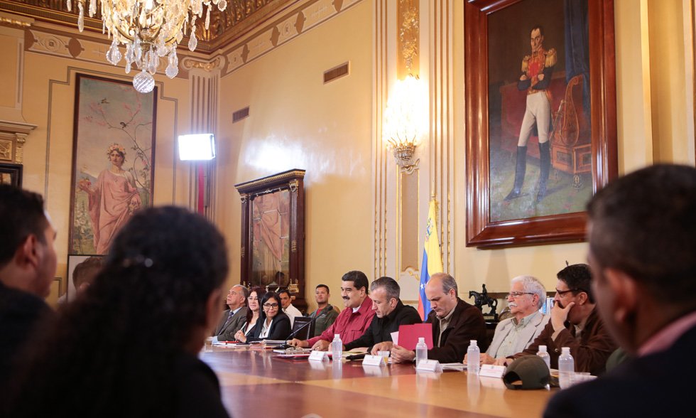 VTVcanal8's tweet photo. #EnFotos 📸|| Presidente @NicolasMaduro encabezó encuentro con la Comisión de Economía Diversificada de ANC en Miraflores https://t.co/X1u4UlnH3j