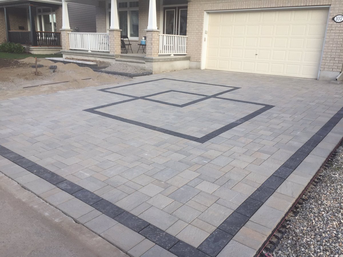 RM_Landscape's tweet photo. Eva driveway is coming along well @techobloc @paverpete1 @ChantalMarkou #techopros https://t.co/K3kZmg7YQ8