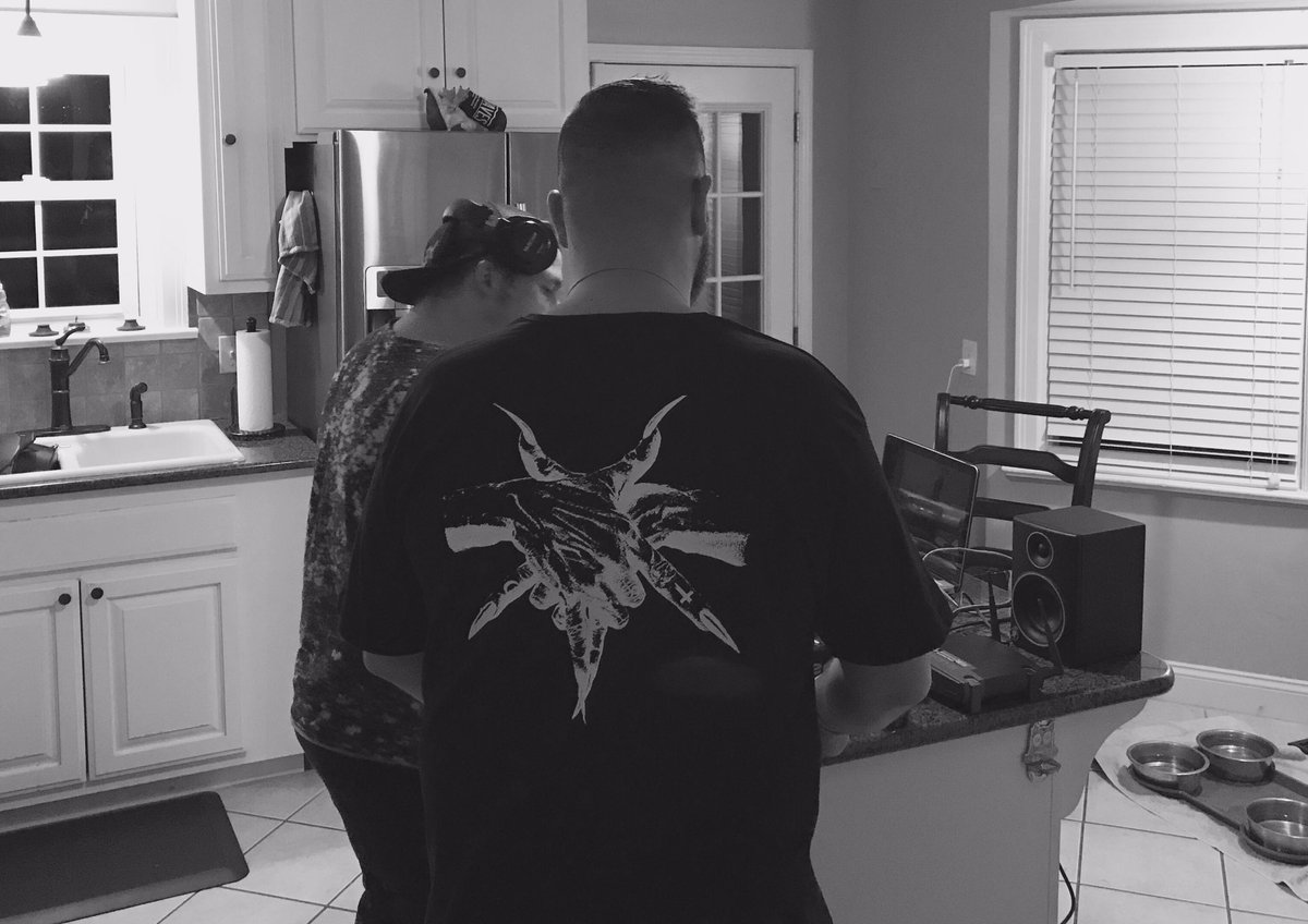 JFarleyTM's tweet photo. Shout out to @DelicApparel for sending me that new Hands of Evil shirt! Visit them at https://t.co/erRxVMNxfD
Use code "faywdent" for hookup https://t.co/aios5JlfKT