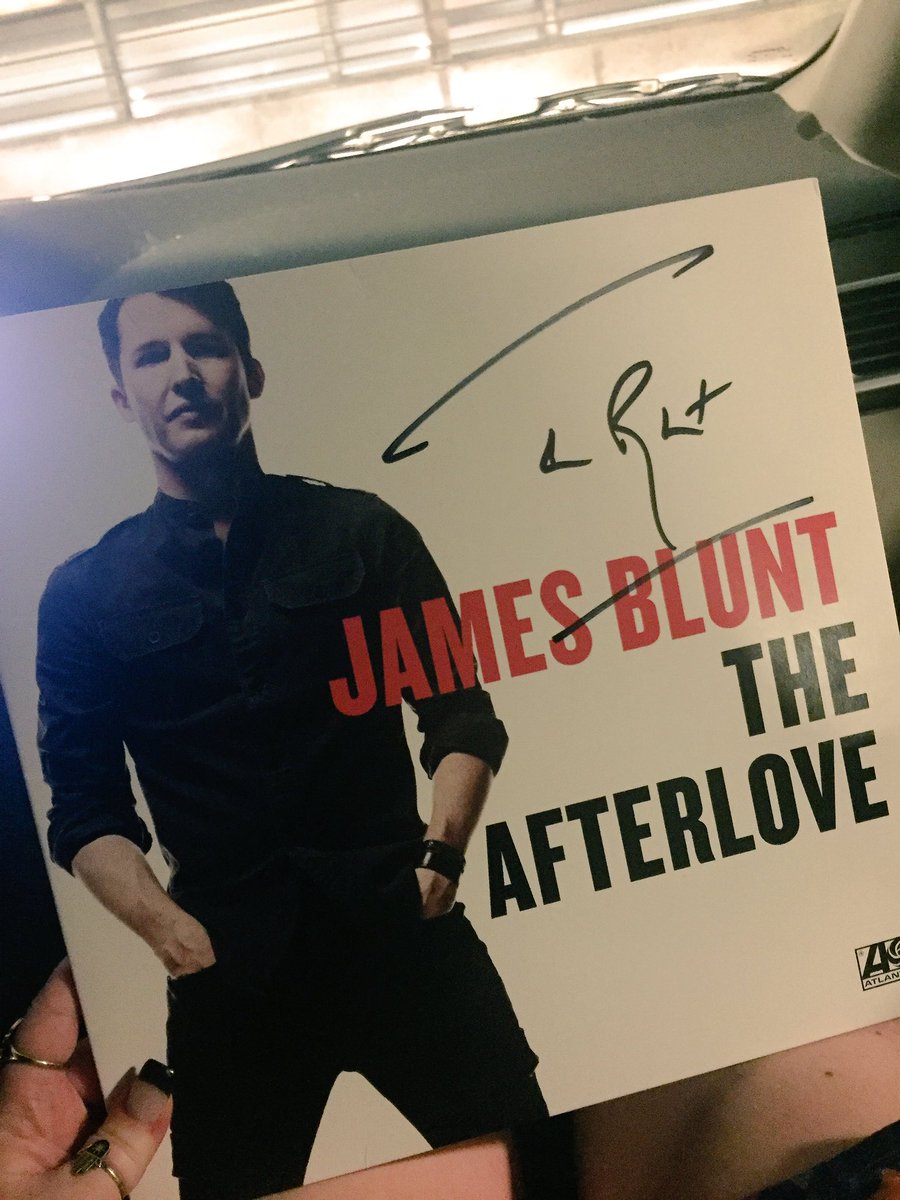 leslee_tyler's tweet photo. @JamesBlunt - so nice to say hello in #Orlando! What a great set! Can't wait to put this on the player when I get home.. 💽🎶❤️ #alwaysvinyl https://t.co/iaopVOn6fD