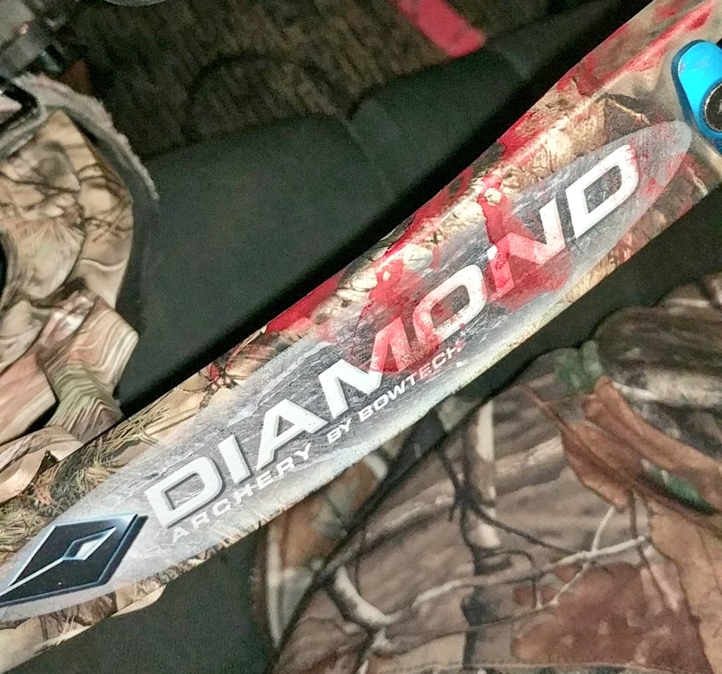 sLeePetersen's tweet photo. Got my first bow kill tonight. 😛 #DiamondProvider https://t.co/ZNvGW3PDtA