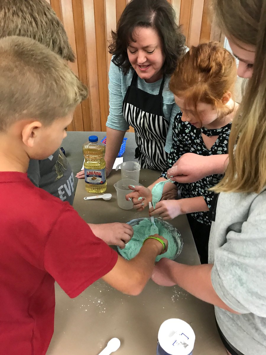 sps_disney's tweet photo. @TEAMDISNEYPod fifth graders are already working towards their culminating PBL project--recipe directives are very important! @officialsps https://t.co/MGfB2nwojP