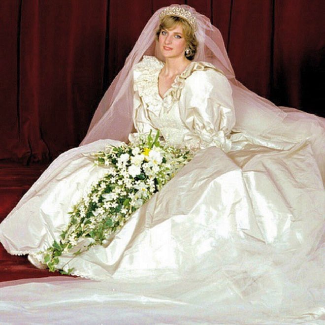 Fun__Facts's tweet photo. 20 years ago today #PrincessDiana lost her life in a car crash in Paris #princessdiana20 #RIPPrincessDiana https://t.co/0W55IDe0QD