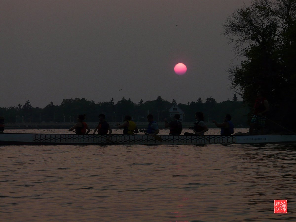 banadian's tweet photo. Smoky sky...awesome sunset! @WascanaCentre #WCA150 https://t.co/uKxV8GAd39
