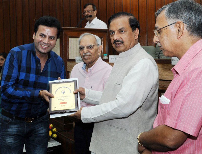 PIB_India's tweet photo. Union Minister @dr_maheshsharma presents awards for excellence in book production, at #DelhiBookFair, in New Delhi https://t.co/xewzmuRStm