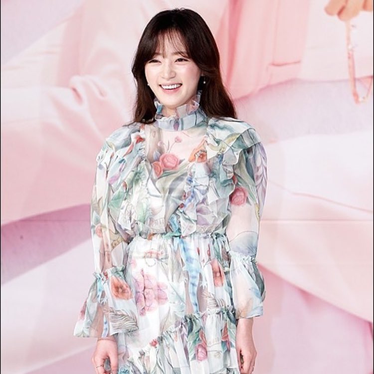 songhayoonpics's tweet photo. her smile's too precious for my life https://t.co/kOGT7O9jtu
