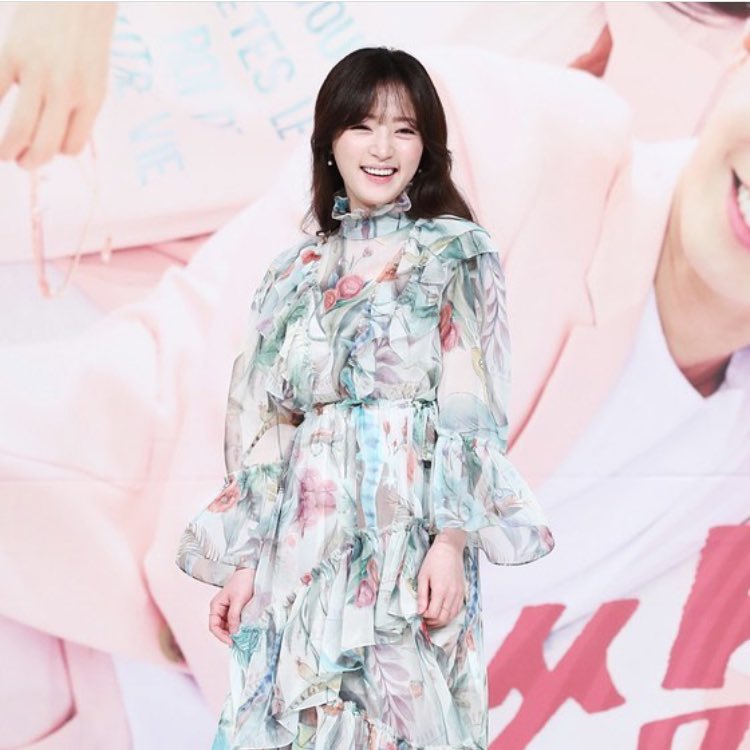 songhayoonpics's tweet photo. her smile's too precious for my life https://t.co/kOGT7O9jtu
