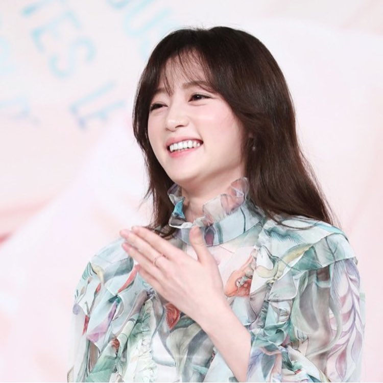songhayoonpics's tweet photo. her smile's too precious for my life https://t.co/kOGT7O9jtu