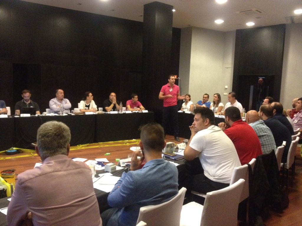 BNIProgresoGR's tweet photo. Esta semana los 10 min de presentacion son de Fco Javier Gonzalez de @MLGELECTROSOLAR #electricidad #mlg # https://t.co/zIpbjRluAr