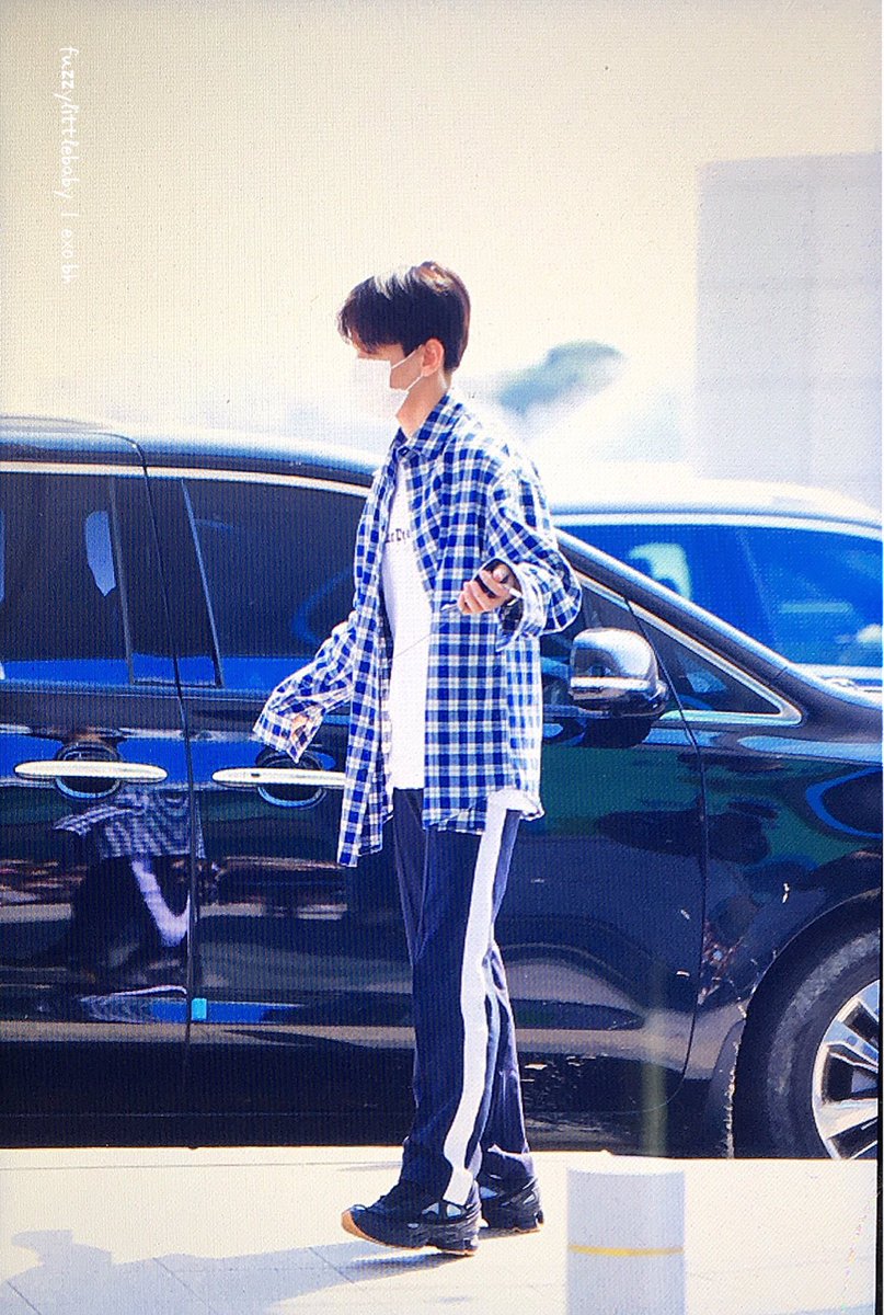 fuzzylittlebaby's tweet photo. 170901 인천공항 #백현 정말정말 좋아하는 전신 백현（*'∀'人）♥*+ https://t.co/5aX6wkoS2s