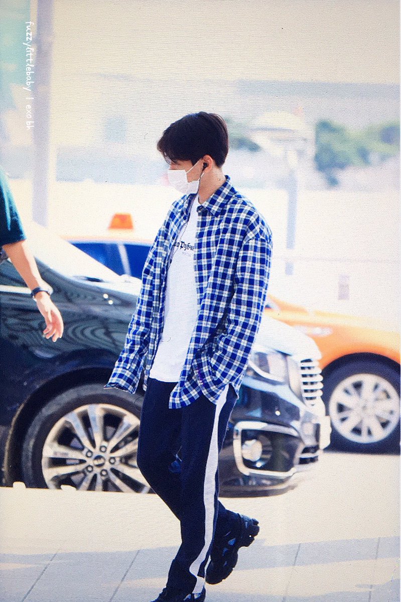fuzzylittlebaby's tweet photo. 170901 인천공항 #백현 정말정말 좋아하는 전신 백현（*'∀'人）♥*+ https://t.co/5aX6wkoS2s