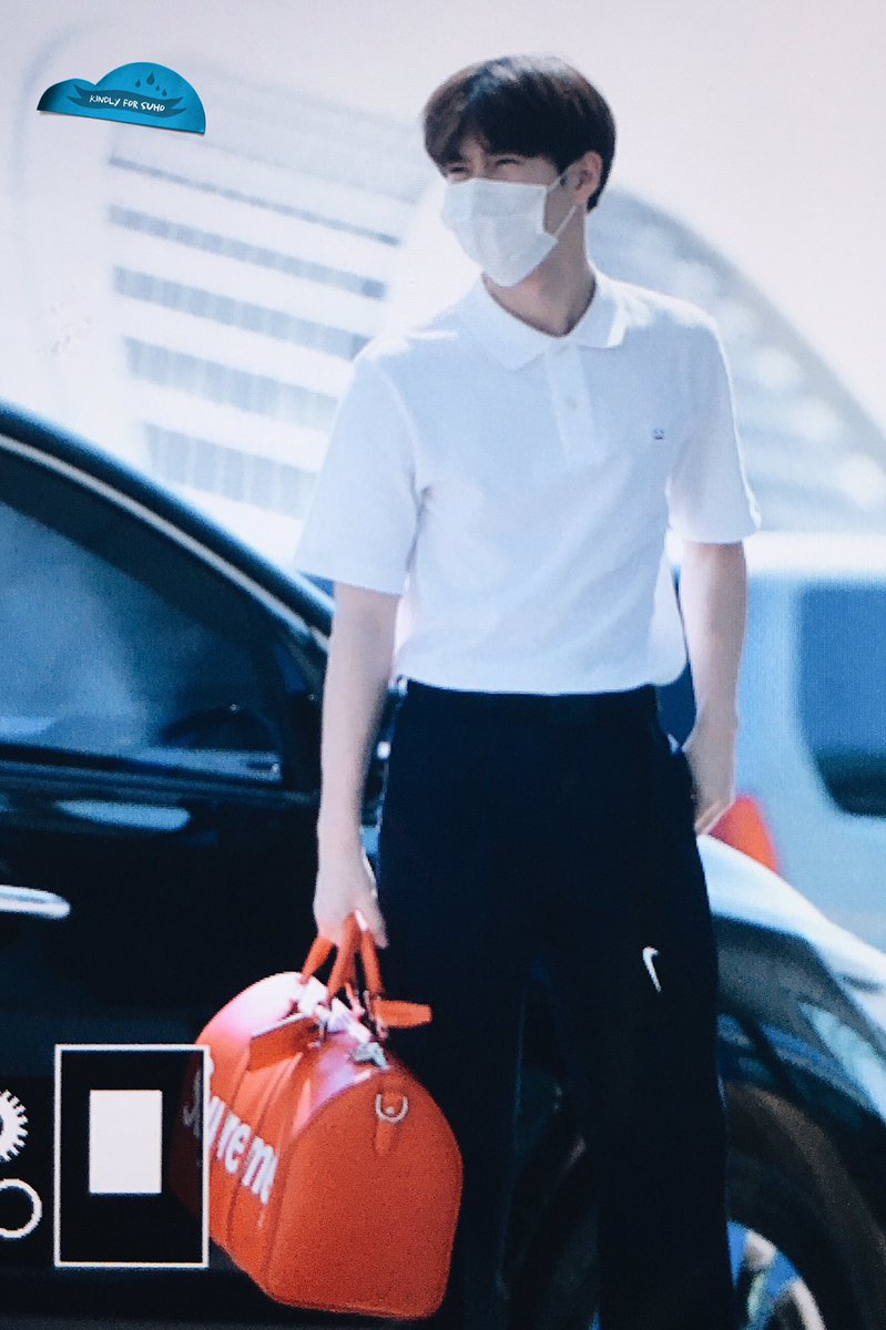 kindlysuho's tweet photo. 170901 눈부셔 😵 https://t.co/eQ54byRevx