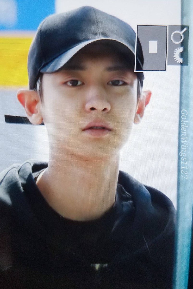 ChanHomeTH's tweet photo. [PREVIEW] 170901 ชานยอล ช่วงเที่ยงวันนี้ ที่สนามบินอินชอน จะเดินทางไปอินโดนีเซียเพื่อร่วมแสดง Music Bank in JAKARTA 2 ก.ย
Cr.GoldenWings1127 https://t.co/aqhnfYFFUZ