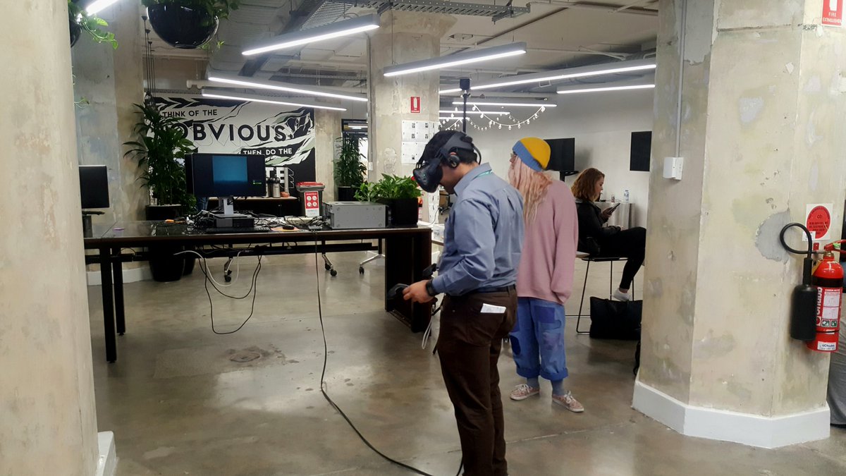 mrsamuelyu's tweet image. Real-time development and VR gaming with @S1T2 for the @UTSHatchery #techimmersion day  🕹️