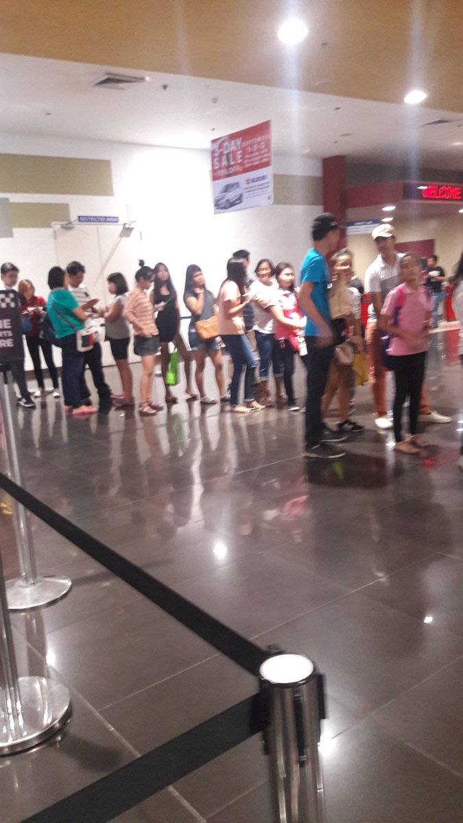 TJoshuaBaliwag's tweet photo. Gusto ko maiyak sa haba ng pila ng #LYSBDay3  sa SM Baliwag Cinema 1. @iamjoshuagarcia Balik ka na daw dito. Sama mo si baba. 👽💚 https://t.co/juHv9Cb0C9