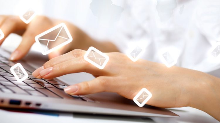hannatan93's tweet photo. #Targeting The #Email Business
#DigitalMarketing #GeneratingTraffic
https://t.co/drVtU9yfXG by:@RAHUL__92
via:@webbraininfo https://t.co/bmHA8QcUq2
