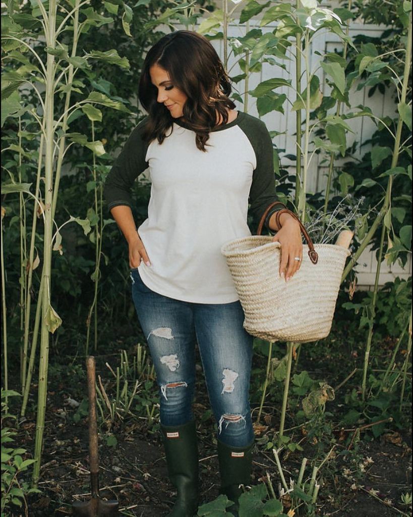ButterCClothing's tweet photo. Sweet dreams! Sending you off to bed with visions of our fall collection dancing in your head 🍂🍂🍂 https://t.co/aV9vxPafX0 https://t.co/O2Ud9m6RQ2