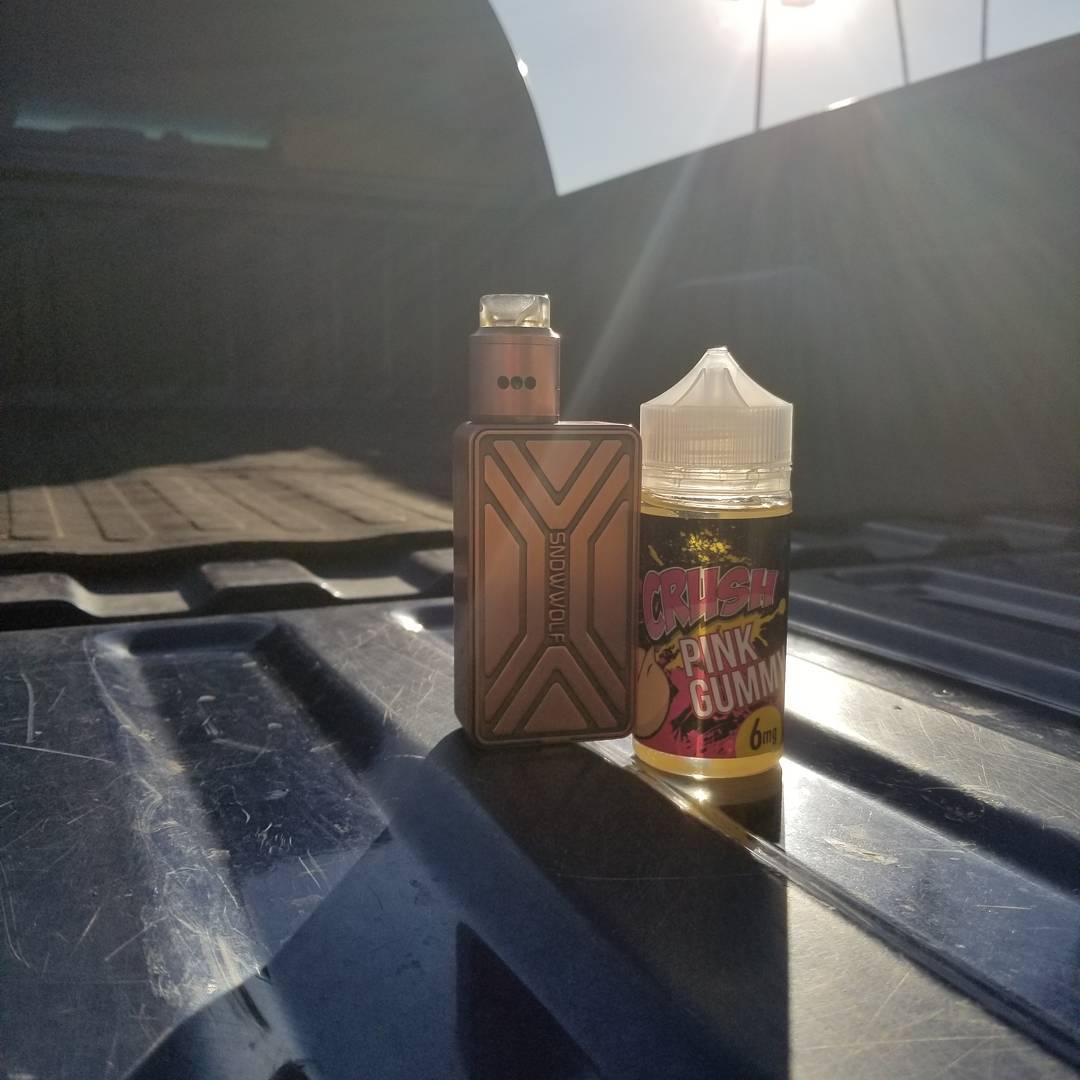 Snowwolfvape's tweet photo. Summer lengthens into autumn. Enjoy worm days with Snowwolf 🍂
 #coilporn #vapefam #vapemeet #snowwolf200W #fuchai #sigelei #vfeng  #dripgirl https://t.co/wY5hHHyjCW