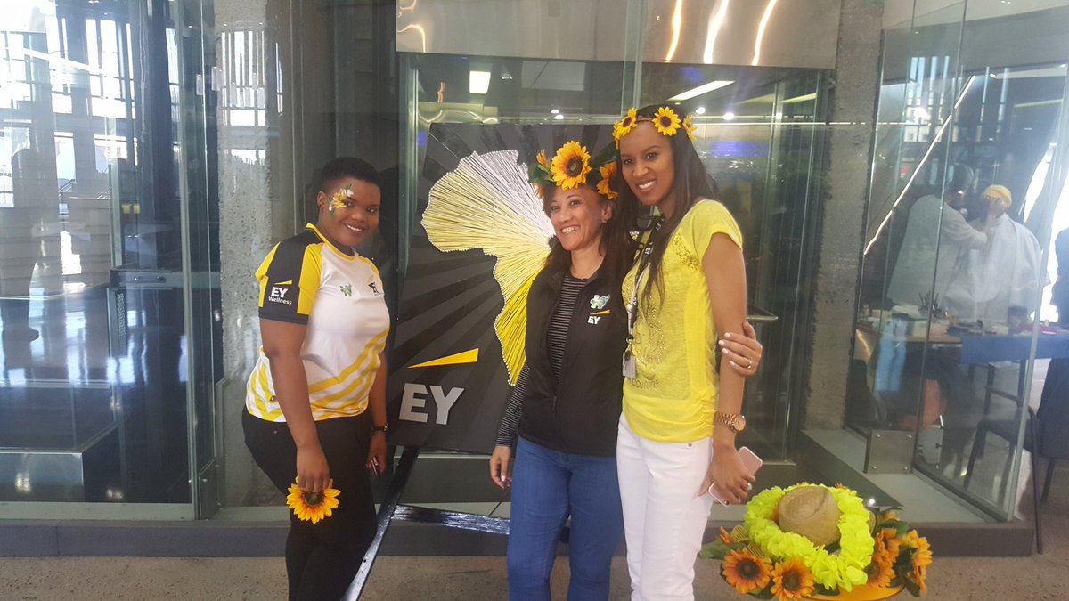 EY_Africa's tweet image. #EYCasualDay celebrations! We're just getting started! Grab a prop and strike a pose. #SpringDay