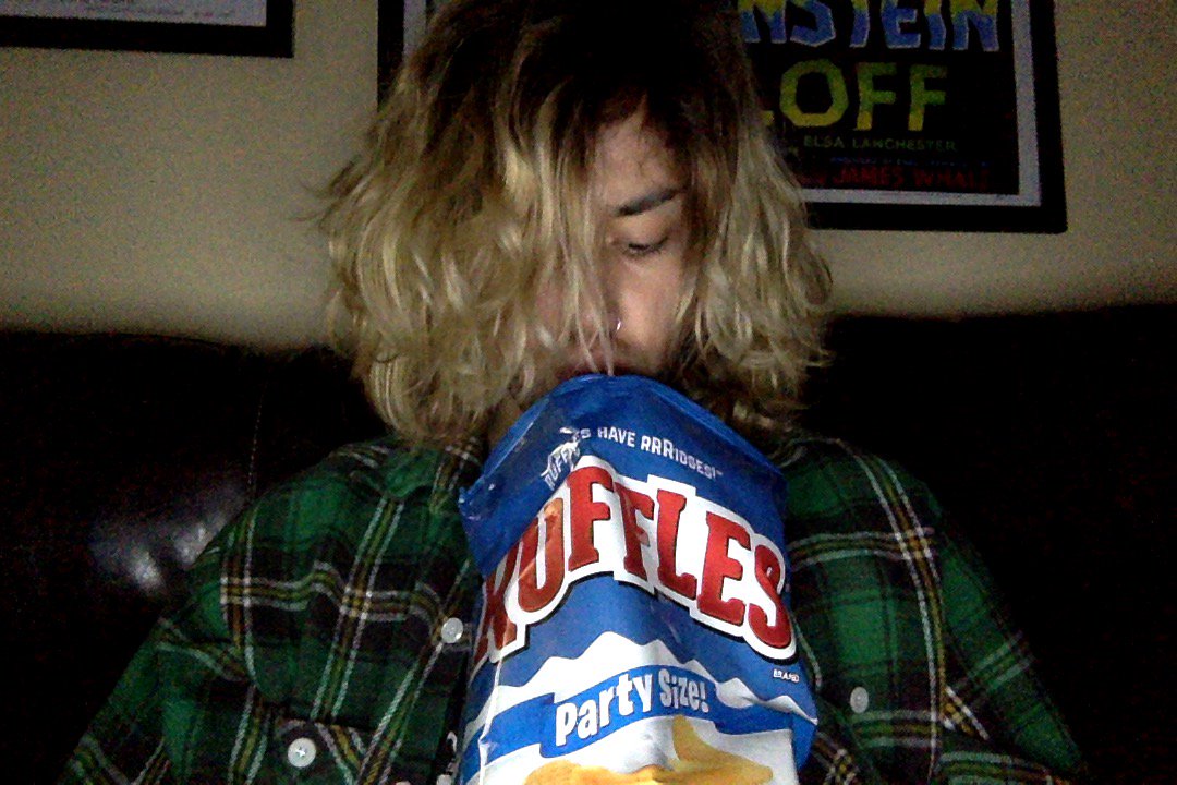 AdoreDelano's tweet photo. Actually.. It's 11PM I think I'm gonna netflix and chill with bae 😍 https://t.co/AyDVrNCgAG