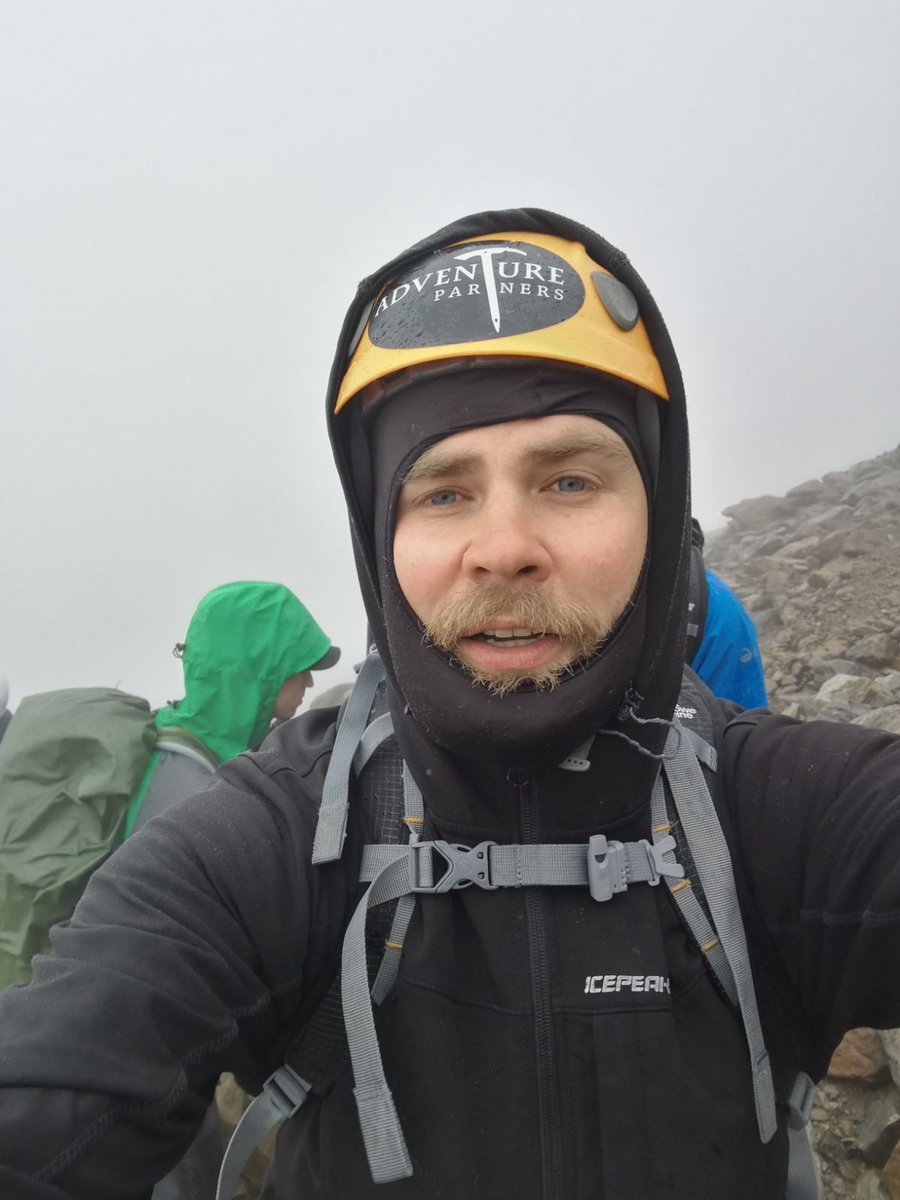 JScoutit's tweet photo. 5/8 retkikuntalaista yrittää parhaillaan valloittaa Mont Blancia. Suosiiko sää, kestääkö pää? #operation4810 #partioscout #adventurepartners https://t.co/yhzkSu3EGq
