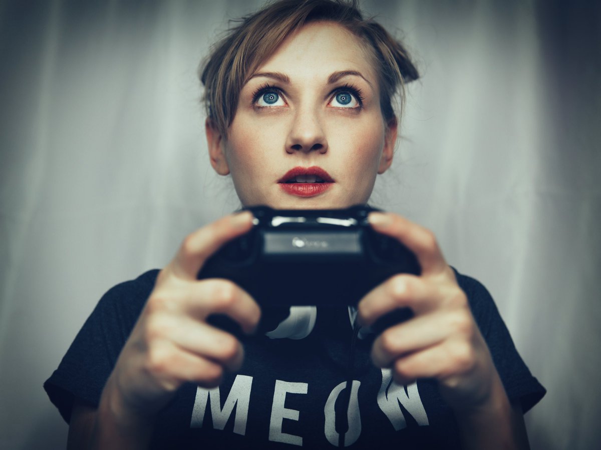 DayeanneHutton's tweet photo. Ready for feels tmrw?! Join me at 11:30 am pst for #beforethestorm https://t.co/nfMT86GFoS #LifeIsStrange #katemarsh RT for a shoutout! 💙 https://t.co/70JvBRtQ6b