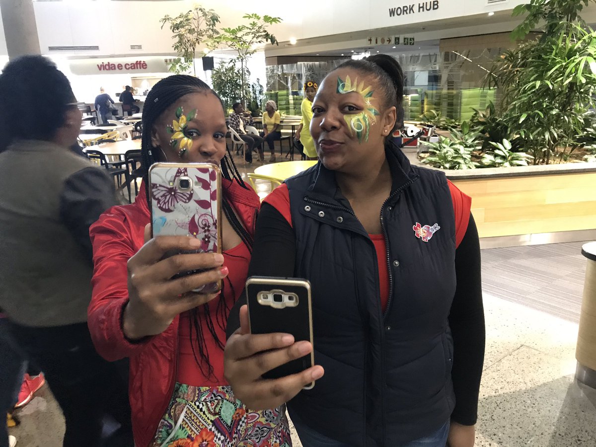 DorisMsibi's tweet image. #EYCasualDay