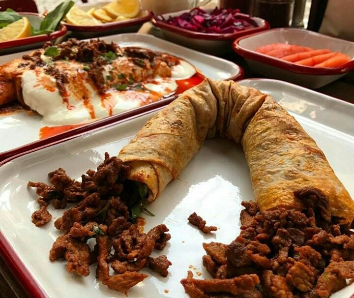 mersinliyizbiz's tweet photo. Ve o güzel danalar, o güzel lavaşlara tantuni olup yenecekler. İyi bayramlar 🙋 https://t.co/T5YEC0VMhF