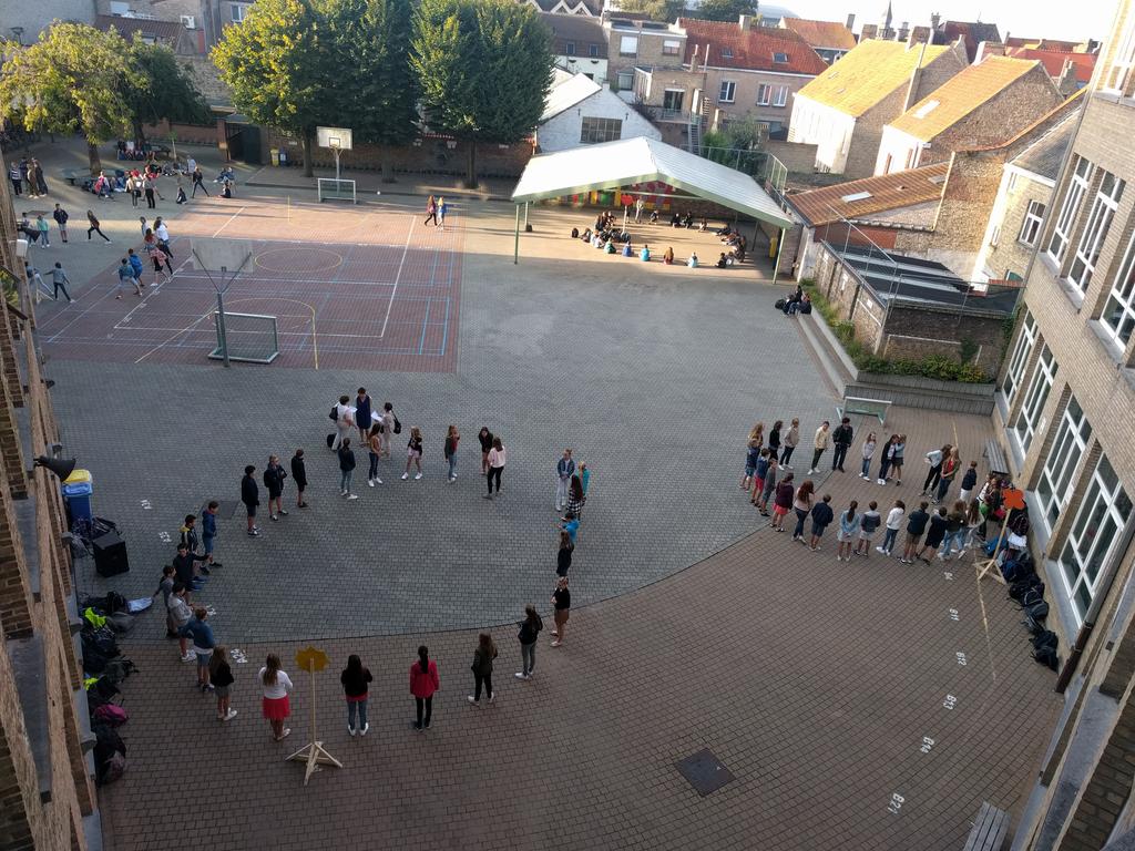 collegedik's tweet photo. Welkom aan alle eerstejaars! https://t.co/E6zjEYilTO
