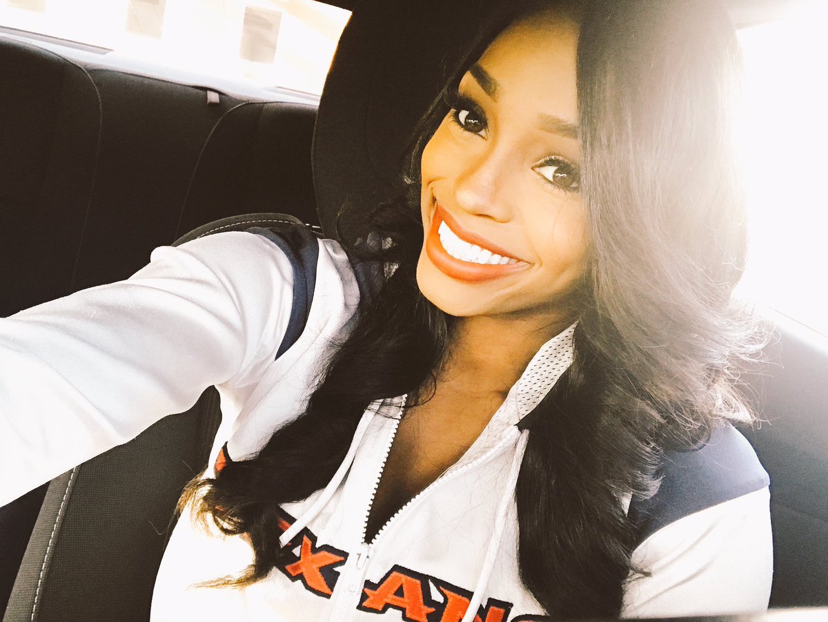 diggerolson84's tweet photo. Sweet dreams gorgeous @HTC_MorganOd @HTC_MorganS of @TexansCheer @HTC_Speaker #MorganSquared ❤️😘👩🏻👩🏾🌙😴💙🌺🌹💎💎 https://t.co/4wpPtgh8Fl