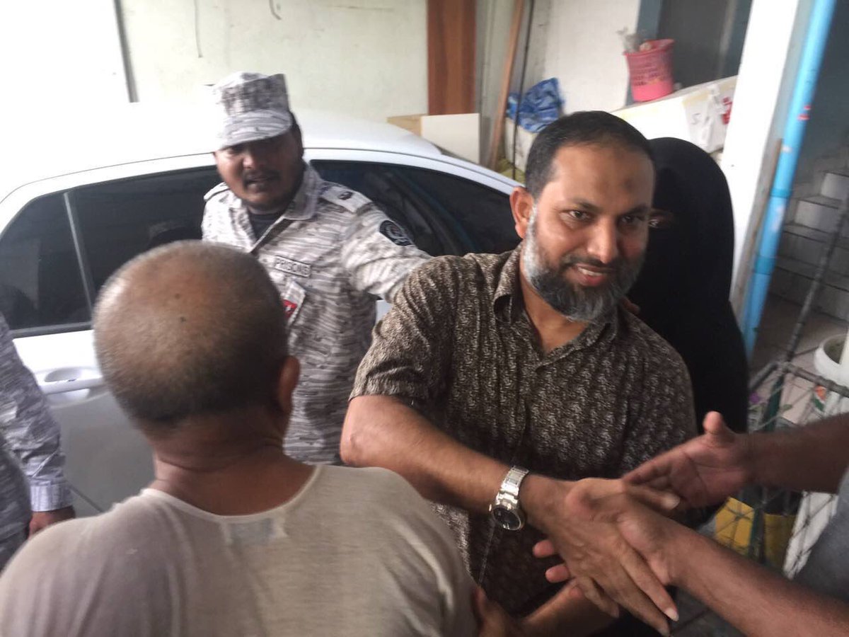 almond3131's tweet photo. #FreePresidentNasheed
#FreeJPLeadersQasimIbrahim
#FreeSheikhIran
#FreeMPFarisMaumoon
#FreeColonelNazim
#FreeAllPoliticalDetainees @UN https://t.co/3uTI6SsCcQ