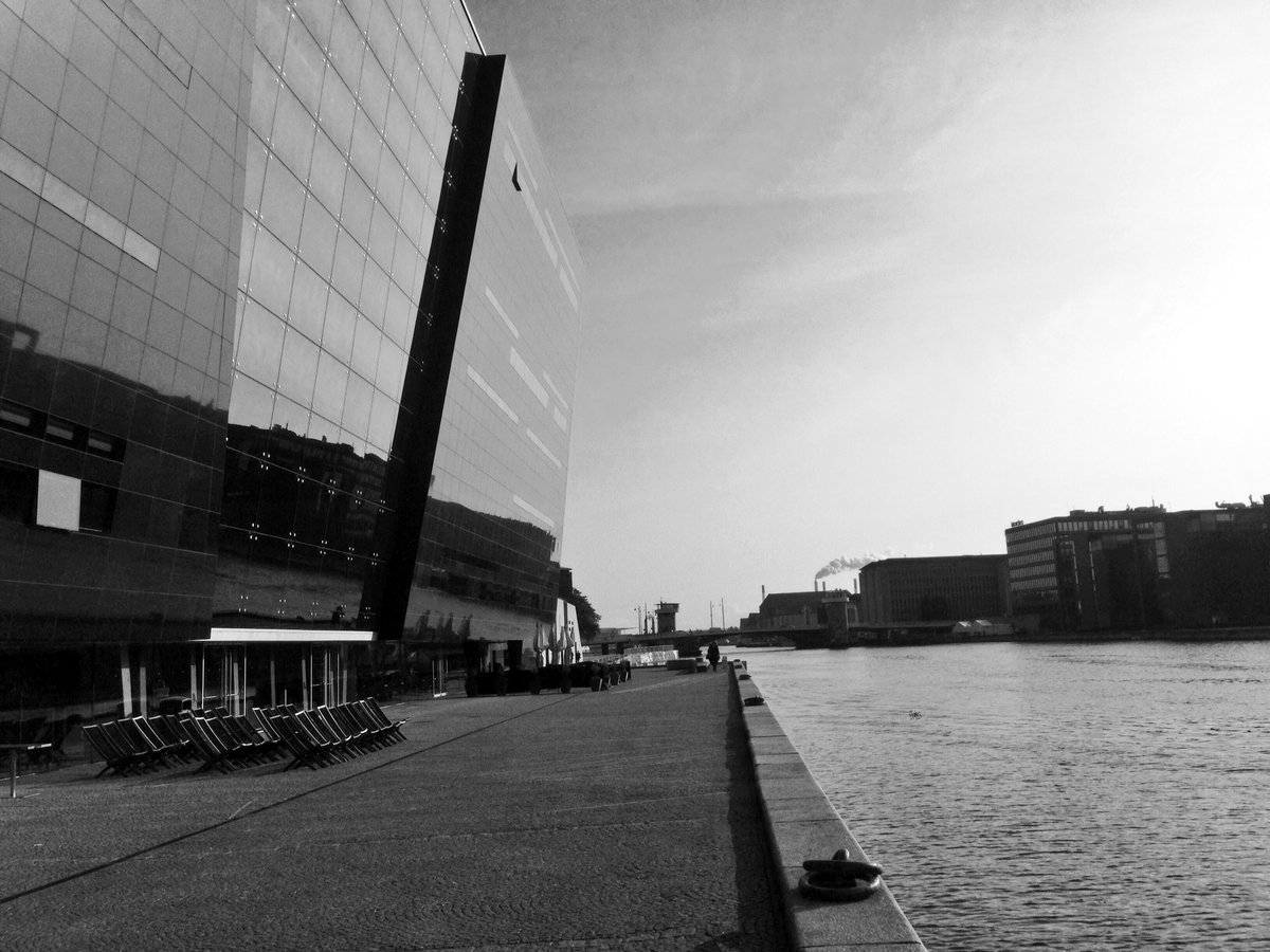 Humanomicsdk's tweet photo. Excited and ready to welcome our guest for today's workshop at the royal library! #SSHimpact #ReactAAU https://t.co/vHtIz7eM5z