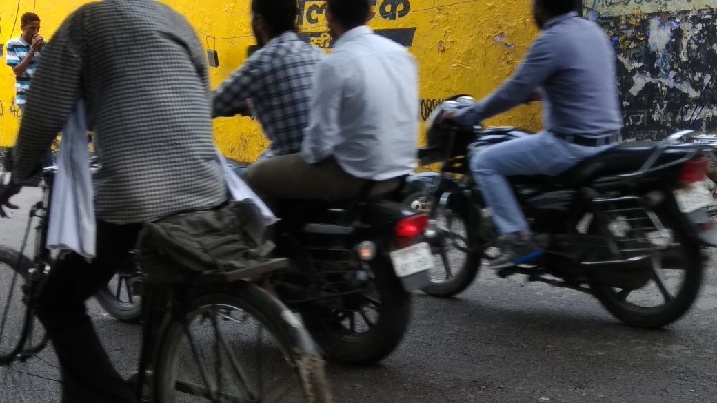 uttpal_upadhyay's tweet photo. This is #Hazratganj #lucknow From civil hospital to GPO 
A #electroic pol laying on the road. No complaint is taken by power house. https://t.co/Grnx7jPsLr