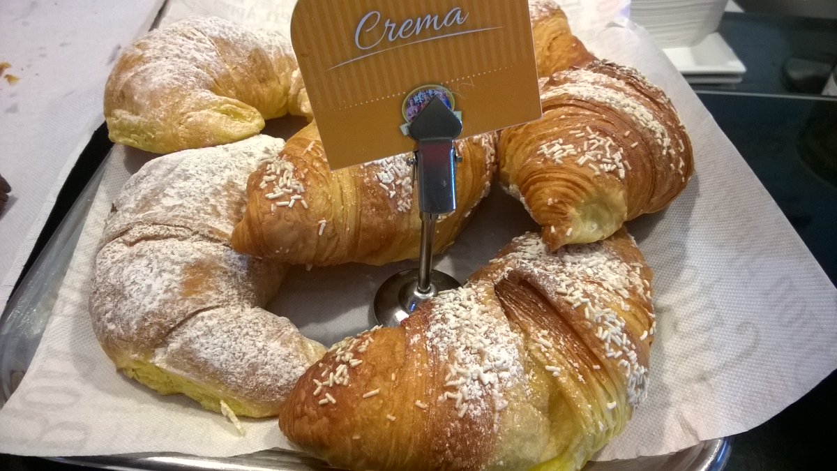 BarGluck's tweet photo. #Buongiorno meno male che ci sono i #venerdi ed anche #settembre è arrivato! #colazione #breakfast #atmtickets #WiFi #takeaway https://t.co/dERX9y6gby