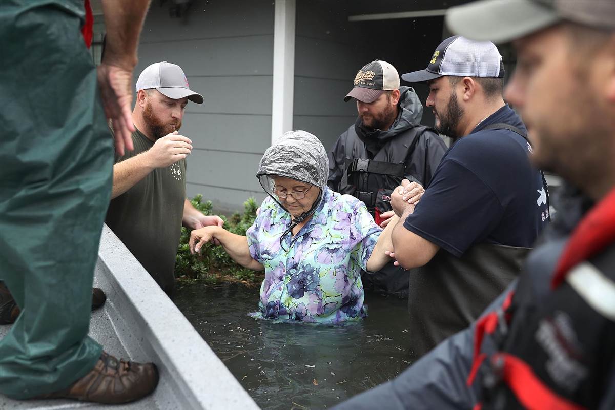 GlobalSmallTalk's tweet photo. #SOSHouston: How Apps and Social Media Assist Harvey Rescue Efforts - https://t.co/mvL4cVgoJw https://t.co/D2Y7xWQkqa #SocialMedia #GST https://t.co/MsvWndI6vv