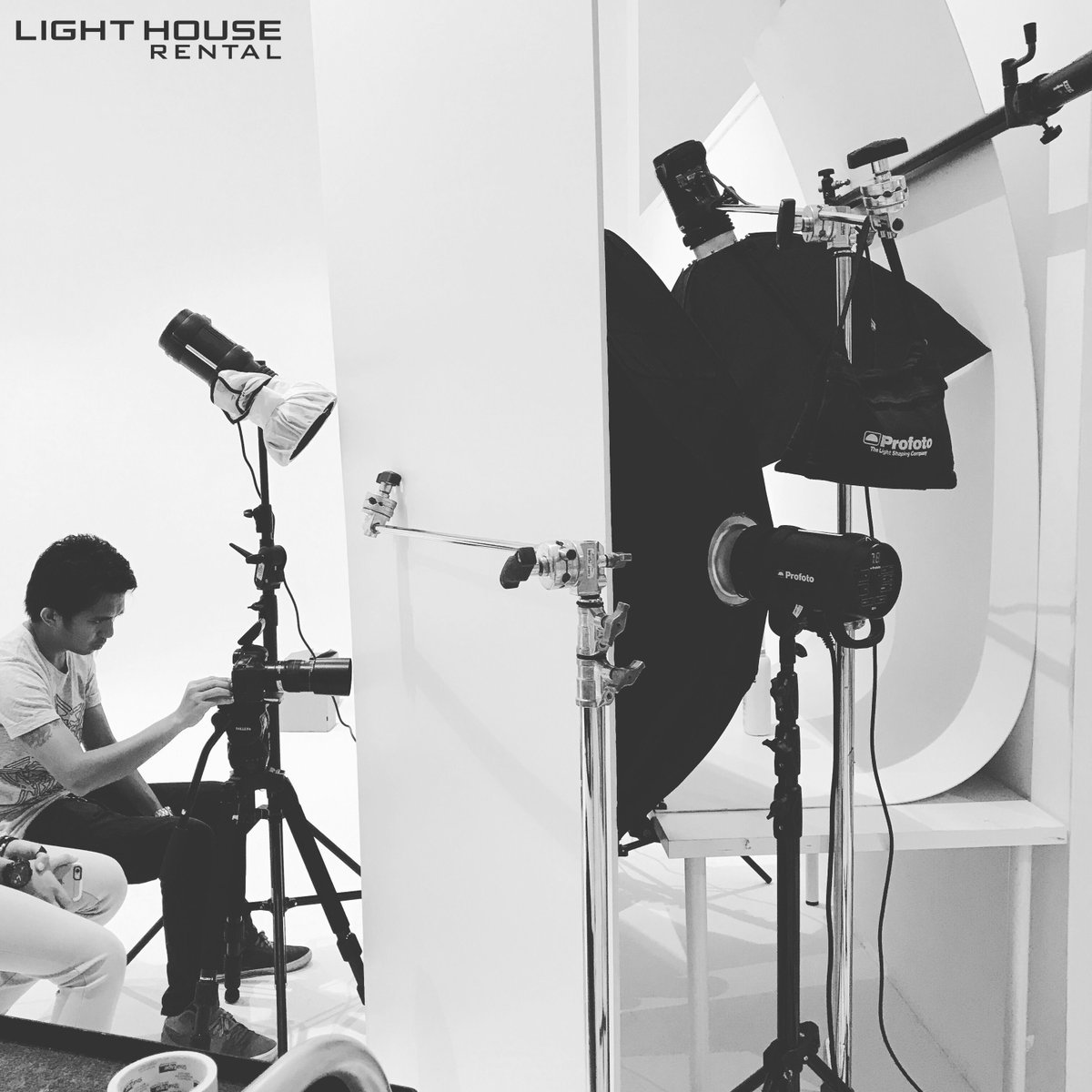 LHStudioDubai's tweet photo. Behind the scenes - Set up from our previous Product photoshoot.
#productphotographer #productphotoshoot #shootsetup https://t.co/FktAXSZoOv