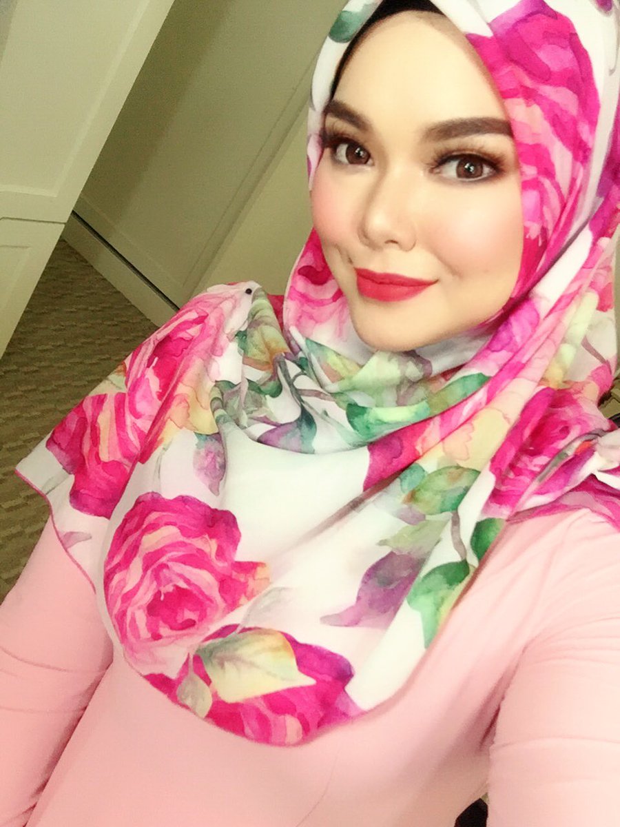 fairuzsaiyida's tweet photo. #rayamakeup 🌸 https://t.co/0T3PuruW3T