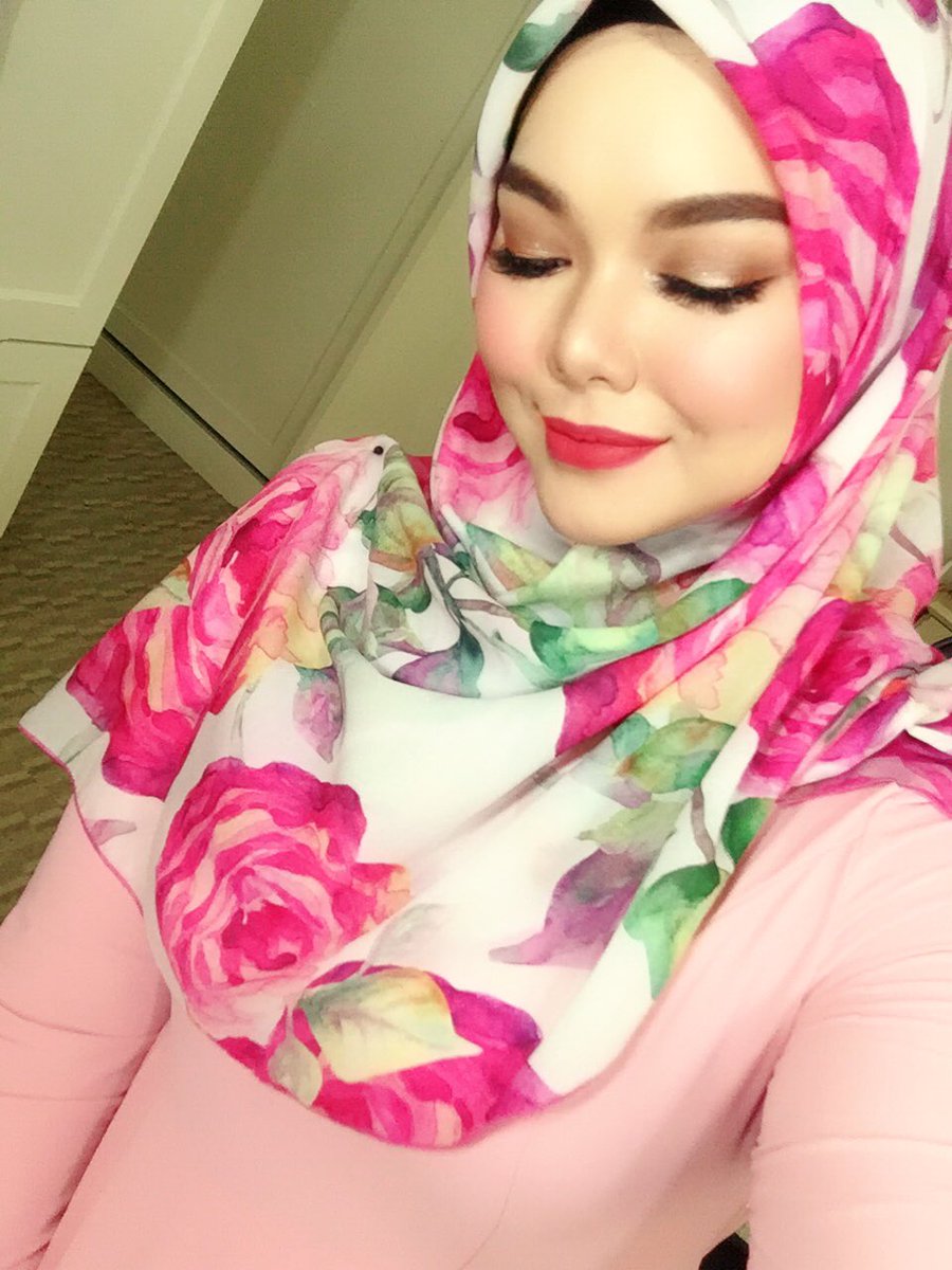 fairuzsaiyida's tweet photo. #rayamakeup 🌸 https://t.co/0T3PuruW3T