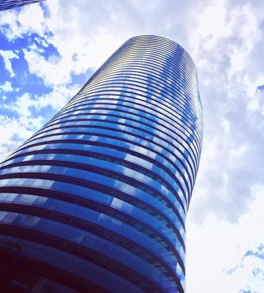 CatchpoleCj's tweet photo. 🏙 Map my curves in cloud form 📷 (at South Quay Plaza) https://t.co/S41veLcBps